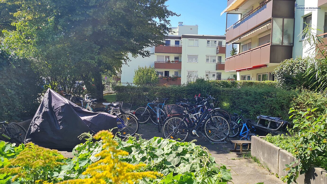 Fahrradplatz unmittelbar vor dem Haus